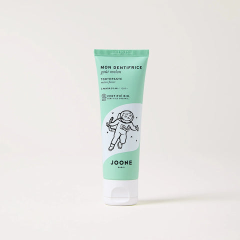 Brosse à dents Joone pour visage et corps, conçue pour une utilisation douce et efficace, affichée sur fond blanc.