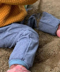 Pantalon outdoor Blossom Care de Les Mômes des Dômes en textile, vue de face avec détails colorés et ajustements.