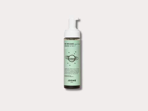 Mousse lavante 2 en 1 pour bébé Joone, savon bain et douche, flacon de 200 ml avec texture onctueuse, pour peau douce.