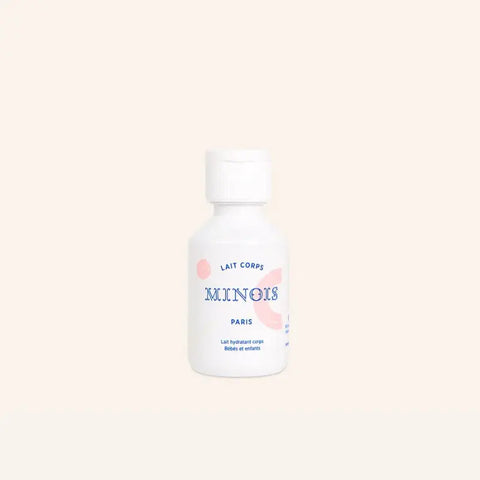 Lait pour le corps hydratant Minois Paris pour visage et corps, texture douce et nourrissante pour la peau de bébé.