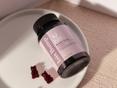 Complément alimentaire READY MAMA de Isis Superfood avec capsules pour soutien prénatal et postnatal, packaging blanc et vert.